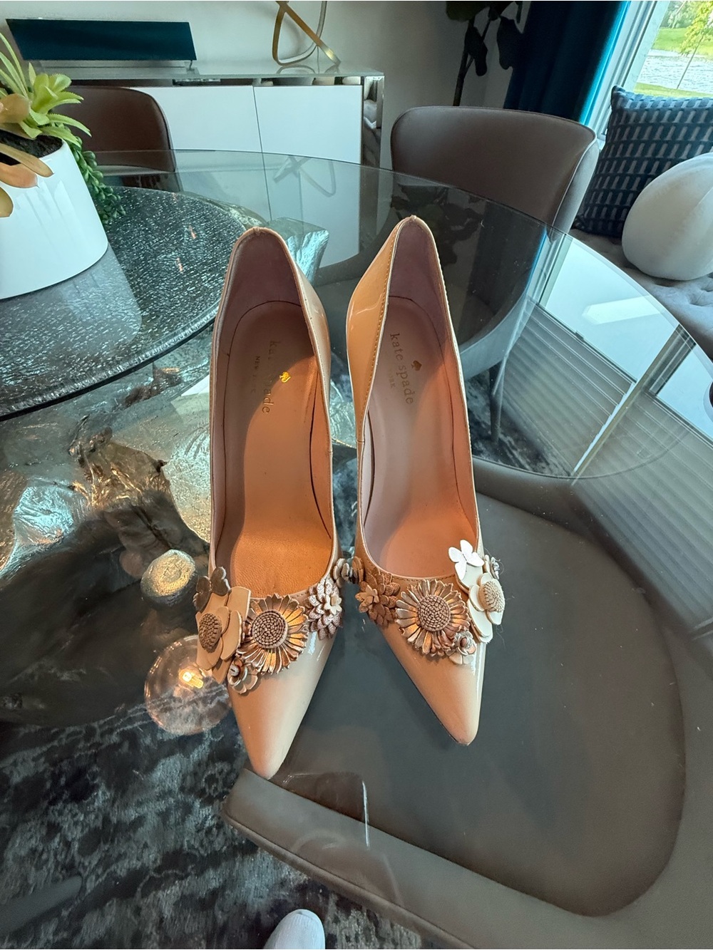 kate spade blush floral-appliqué pointed-toe pumps